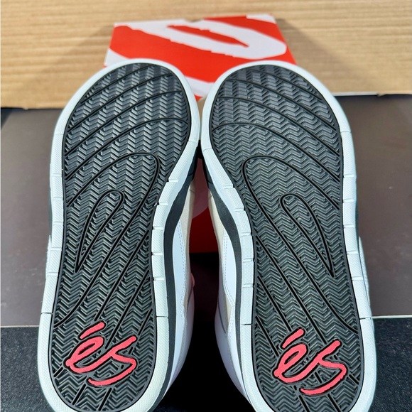 Size 11.5 éS Stylus Mid skate shoes
Brand new with box - Picture 5 of 6